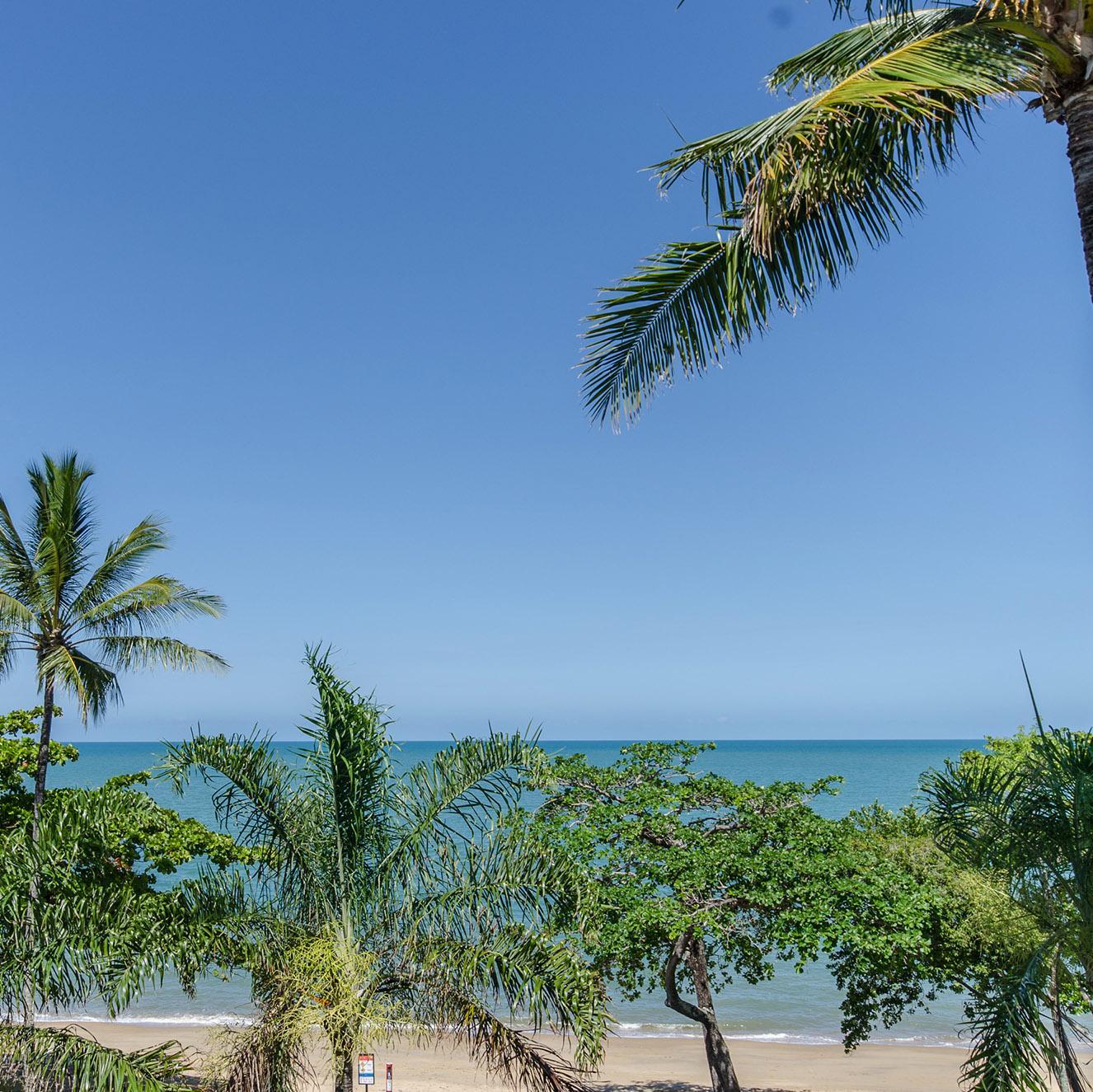 Selective, boutique style holiday unit complex, Roydon Beachfront Holiday Apartments comprises 20 spacious 1, 2 and 3 bedroom apartments. 07 4057 6512