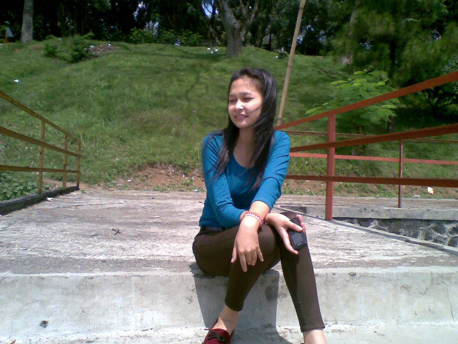 Gak peduli apa yang mereka katakan !! Cukup ambil positifnya aja ;) :*