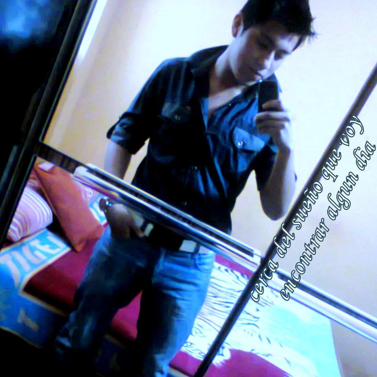 Rie todo lo que puedas,perdona cuando debas y deja ir las cosas que no merezcan ser cambiadas,porque a fin de cuentas la vida son dos dias y una ya lo perdimos.