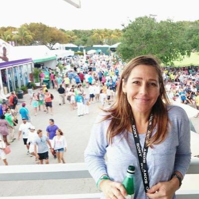 Periodista UCR
GUC 
Catequista
Copa del Café
Federación Costarricense de Tennis
Mamá(3)
Esposa (25 años)
Hermana (7)
Cuñada(7)
Tia (22)
Violin, guitarra, canto