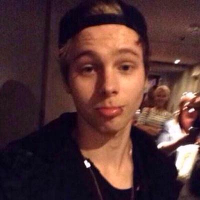 hi cutie, please go follow @deepthroatmuke ilysm