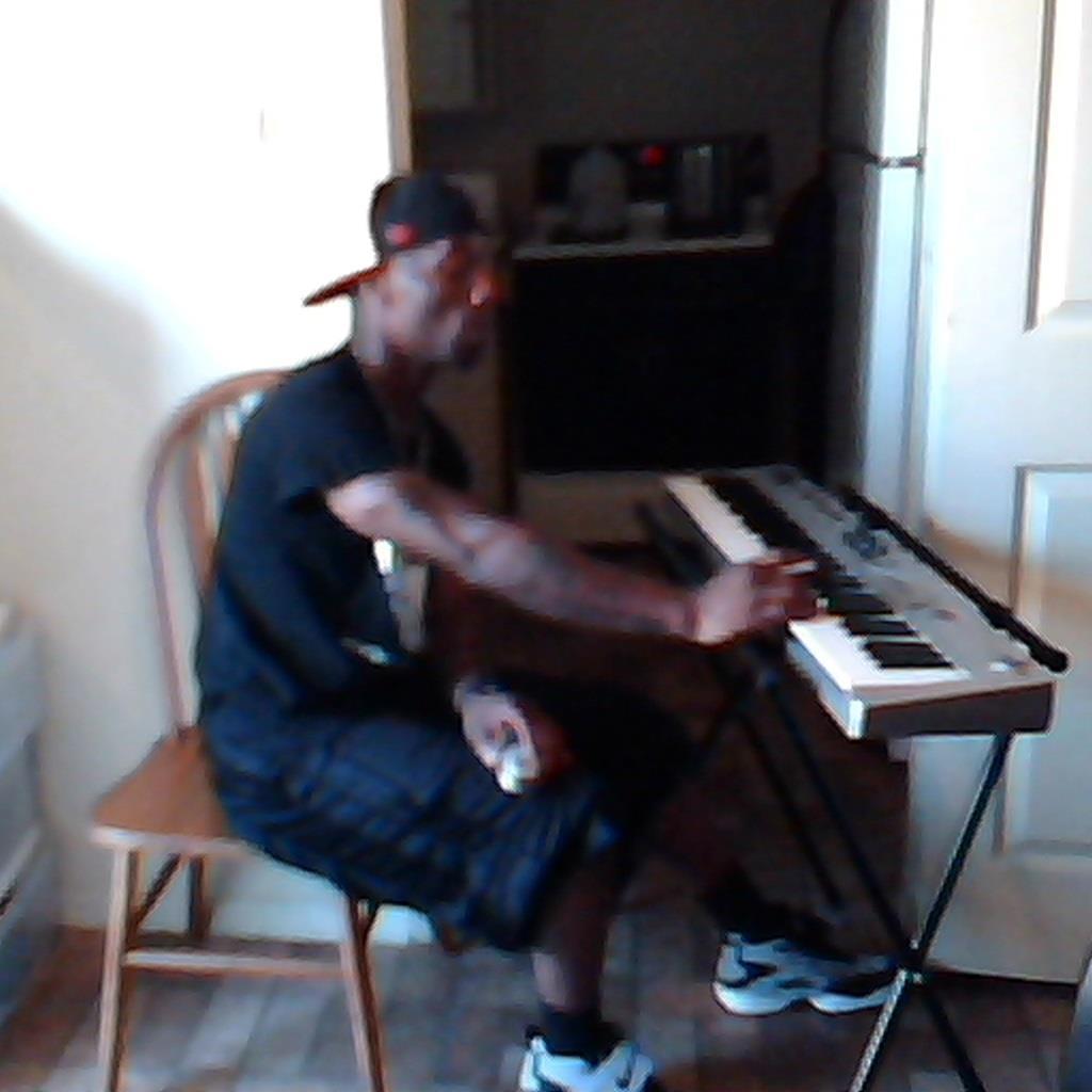 itsVaCo's profile picture. muzik , money , my son , are my motivations