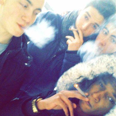 #TeamHugoTSR - L'alcool les rois du monde et c'est la drogue qui tiens les rennes.
