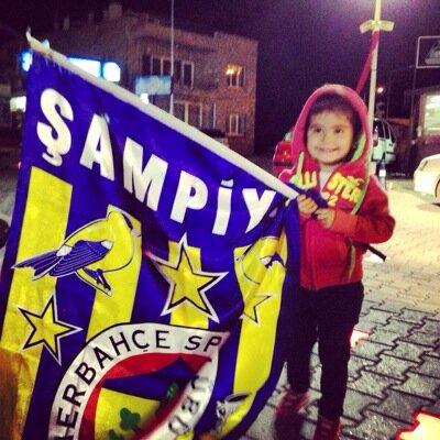 Hayatı yaşamak çok güzel;yanına yaklaşmaya çalışan asalak ve ikiyüzlüleri ayıklamayı başarabiliyorsan senden şanslısı yok:) DM atmayin lutfen