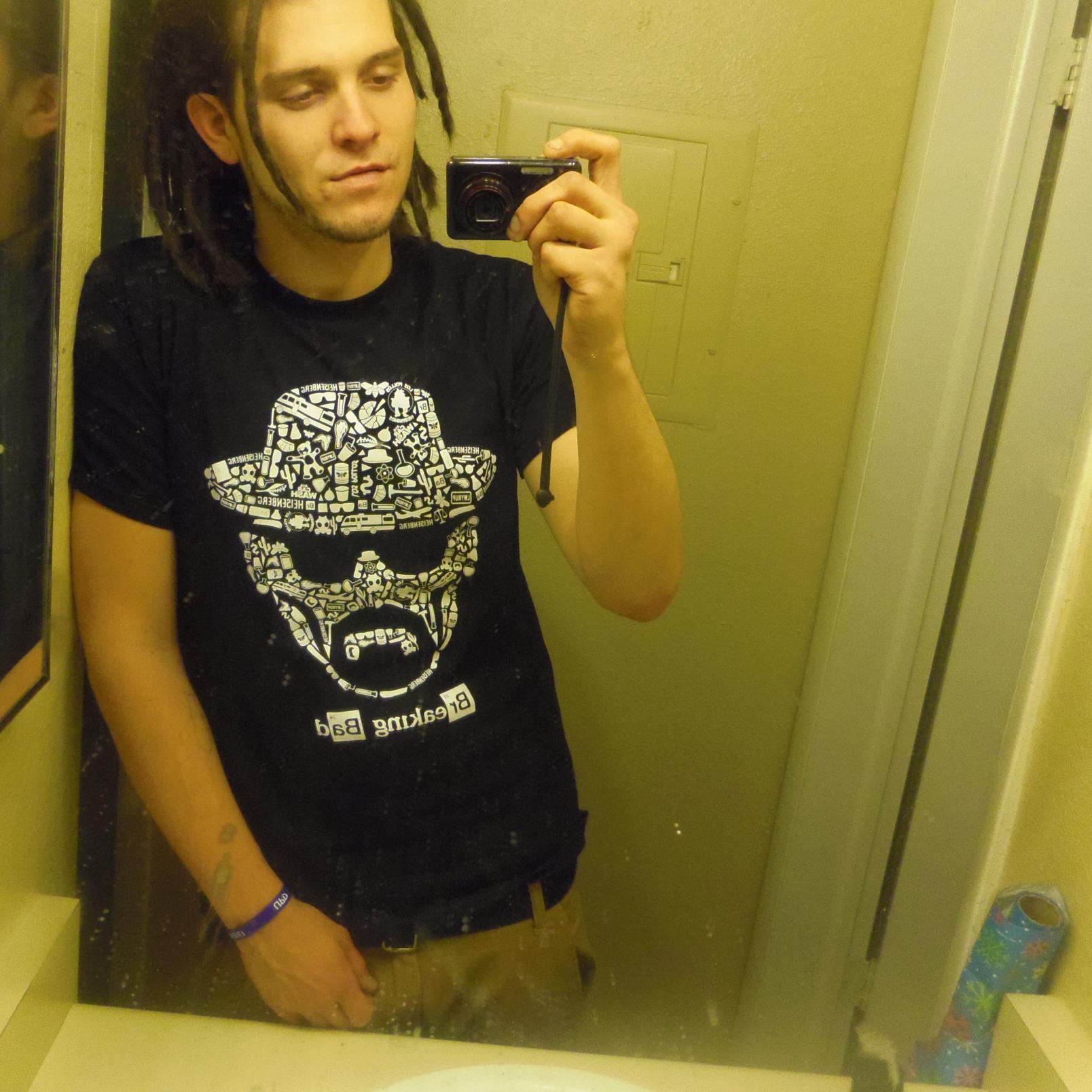 im fom Tampa, FL. my passion is rappin and i hope to make a career out of it. for now im just recordin with what i got. Listen at http://t.co/FFXL3Eldpk