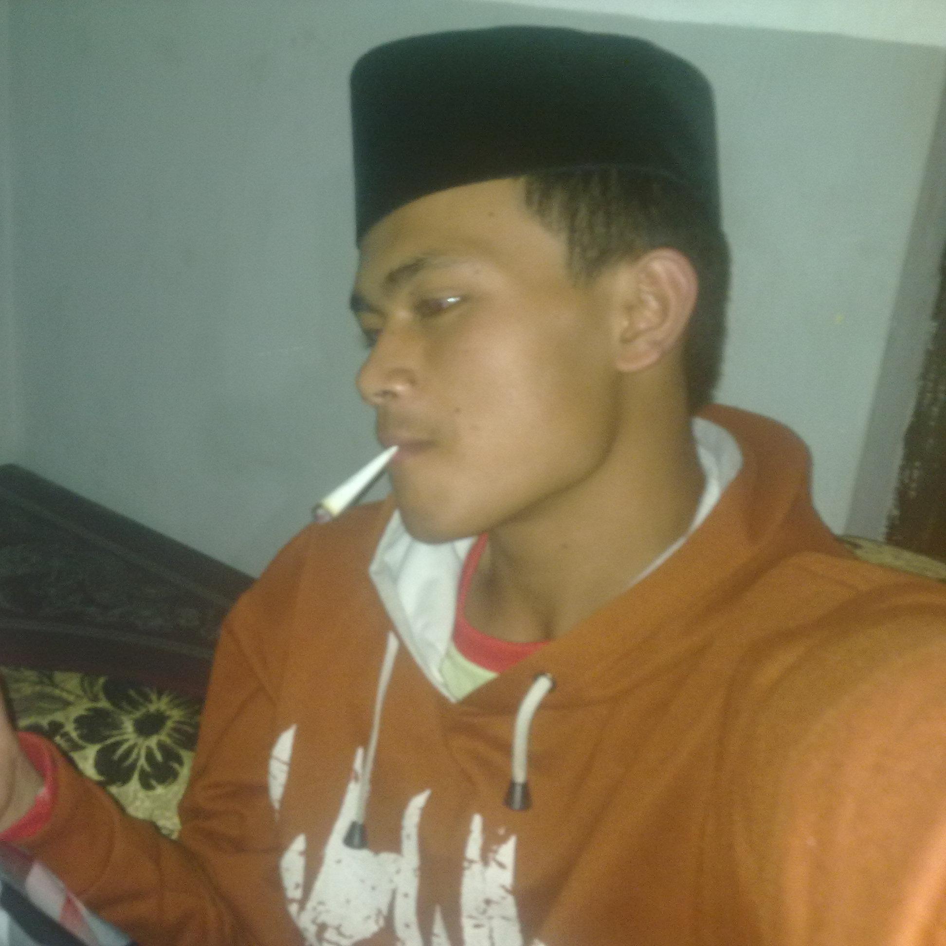 KhoirulRohmad6's profile picture. awak dinggo ibadah lan nyambet gawe yo rusak, ora dinggo ibadah lan nyambet gawe yo teteb rusak,
luwih apik yen rusake dinggo ibadah lan nyambet gawe