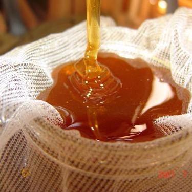 لا تجعل قلبك مثل النهر يشرب منه من يشاء أجعل قلبك مثل البحر لايشرب منه الا الغارق فيه