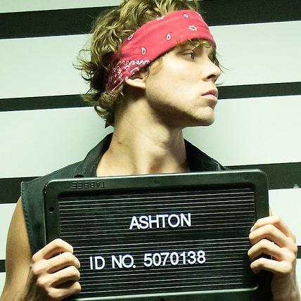 bandboys_arebae's profile picture. 2 girls in love with 2 bands with 0 social lives. We follow back other 1D&5SoS accounts.♡ #StayStrongLiving