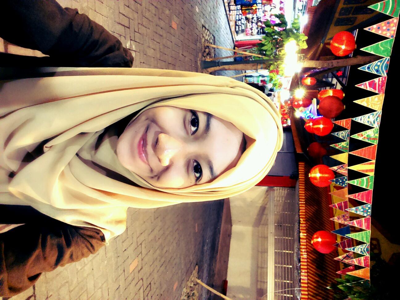 You are never alone. Never, ever. Allah is always with you, and you have people all around you who care | instagram : wardahnafis