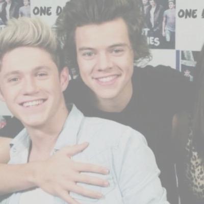 GO FOLLOW @HARRYANDICKS PLEASE OR I UNFOLLOW YOU