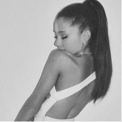 QUEEN @arianagrande