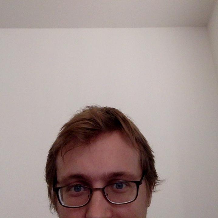 Meia programador, meio artista.