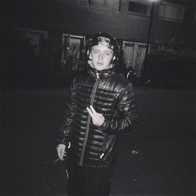 White Boy Wasted ❌ 033 = my hood ❌ Follow for followback ❌ money can't buy you happines but it can buy you stuff ❌