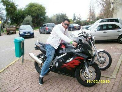 locoooo por besar tus labioss.....