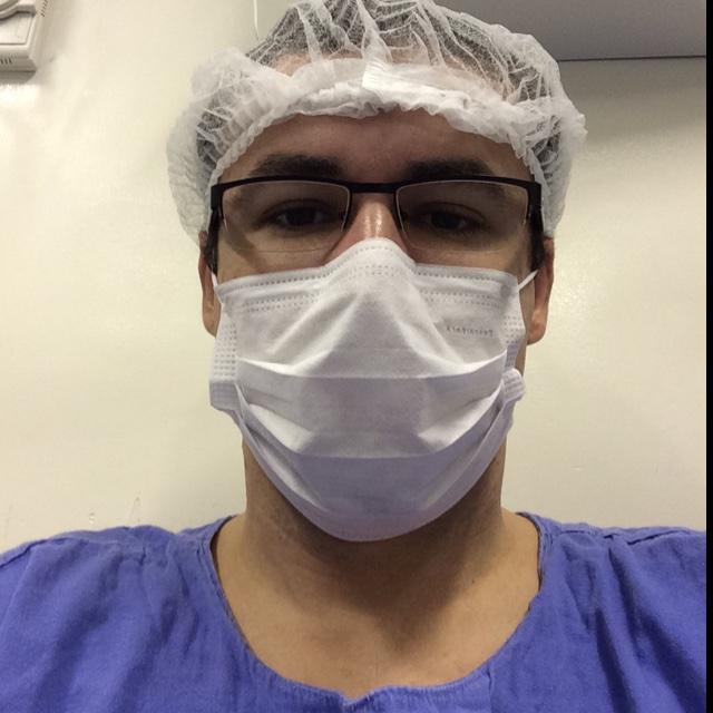 Médico cirurgião, casado e pai. Também cearense de nascimento, pernambucano de formação e, agora, paraibano de coração.