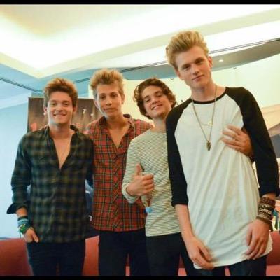 @TheVampsBand
@TheVampsJames
@TheVampsBrad
@TheVampsTristan
@The VampsConnor
Hotties boy band :)
FPO!!! Followback Guys
