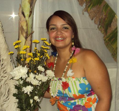 Sou filha amada de Deus, noiva, bióloga, 26 anos, Católica Praticante, amo música e leitura.