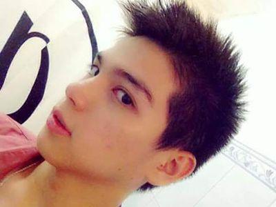 Staring Twitter 3 I Am Skater Rider :) Rakker Man XD 17 Y/O 2nd year college @ UST taking BSA:)) Badboy Pero Romantic :D Gimiker Boy XD