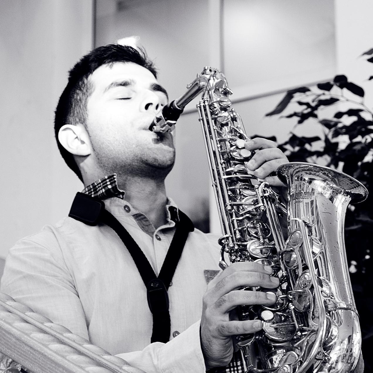 ¡¡ Saxofonista profesional, Sesiones espectaculares en directo en discotecas y pubs ¡¡