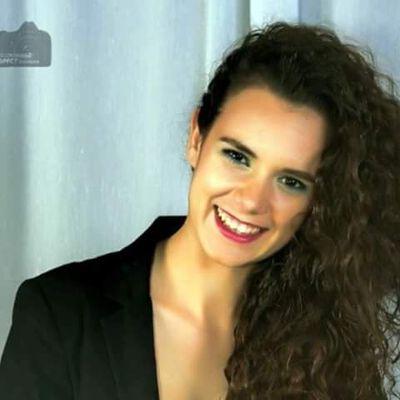 La música, mi familia, mis amigos...mi vida ♥ Futura educadora infantil ♡ Siempre con una sonrisa y un Sí por delante ♥