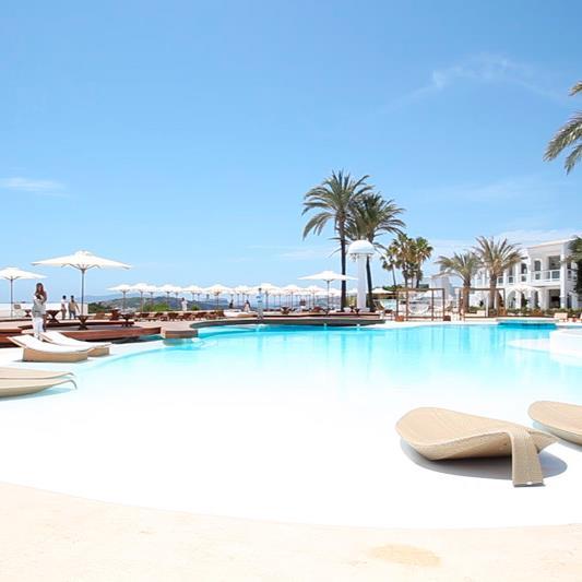 DeeeeeeanoM's profile picture. love me wine, choons and wine.....!