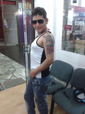 com los pives a tofos lados