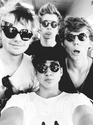 5 seconds of summer. WWAT 8 de Julio. ROWYSO 6 de Mayo. I MEET CALUM & ASHTON!!