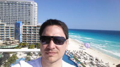 frinconmedellin's profile picture. El dinero es solo eso, dinero. Hoy el mundo produce dinero como nunca en la historia y aun así es más infeliz que nunca.