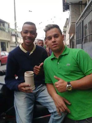 A amizade  desenvolve a felicidade e reduz o sofrimento,duplicando as nossas alegrias e dividindo a nossa dor !!!