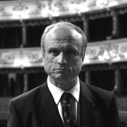 Pianista e Maestro del Coro    https://t.co/716uNTmYO4