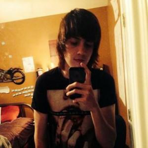 single im 17 i have kik and all so hmu xS i am broken in two maybe some one will fix it metal head and i love batman and video games and anime so yea haha
