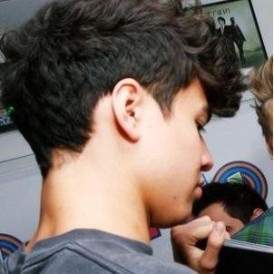 calumbestpics's profile picture. twitter appreciating the babe that is calum hood