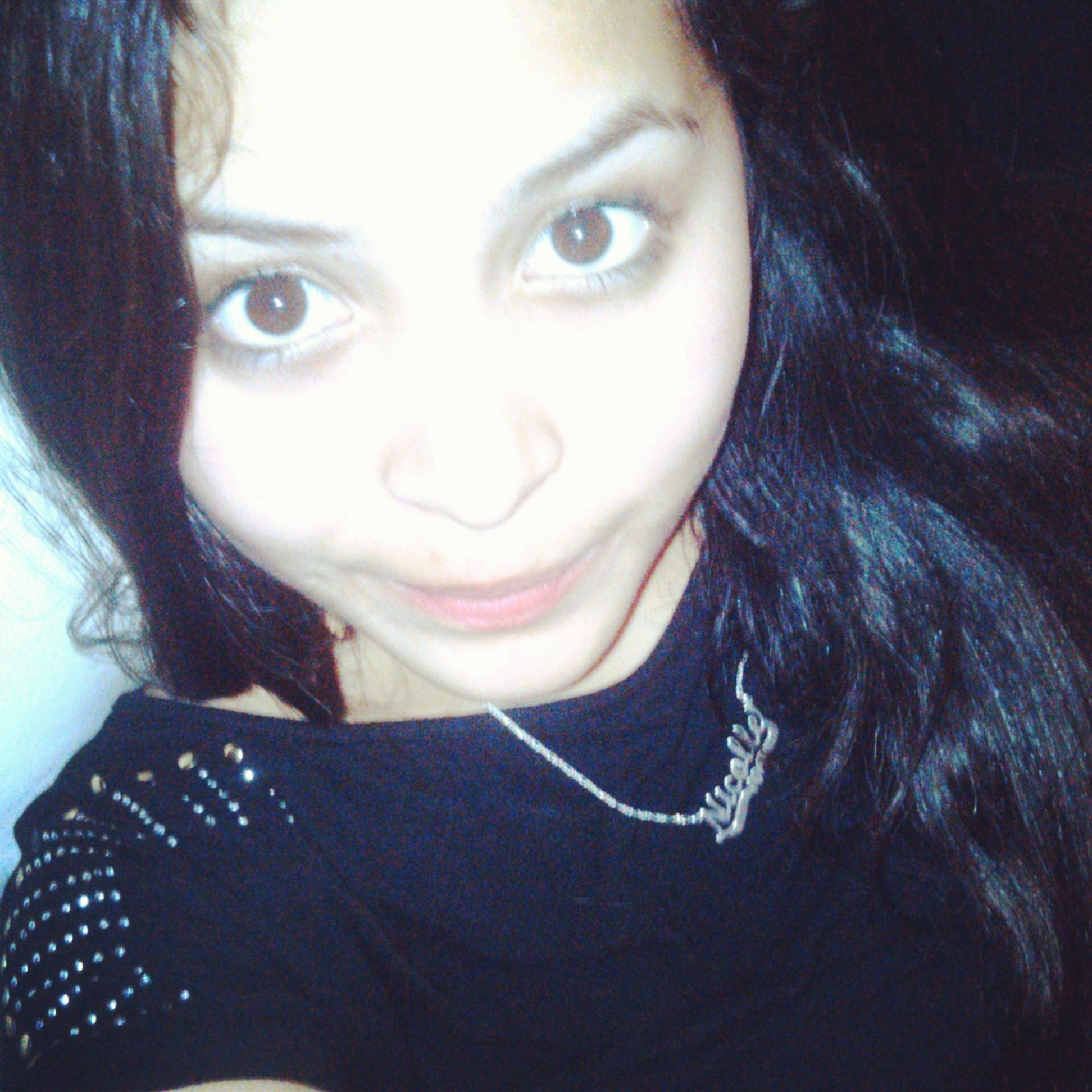 The heart makes the face cheerful.Sé quien quieres ser. Sígueme y te sigo ;D  (Follow me ) ;) http://t.co/VYc1CE9viL