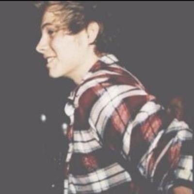 Hey u pumpkin u would make me so so happy if u followed @pacificsunirwin (ifb 100%) and rted my last rt... please help me get my ash follow back:(