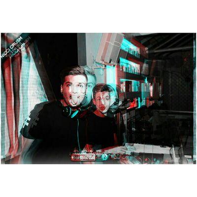 South African Duo , hy·brid  
Noun
A mixture made by combining two different elements