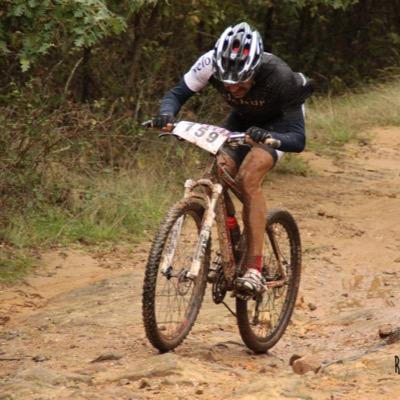 Burgalés, Ingeniero de Montes, técnico de la empresa CRECE, técnico-formador en extinción de incendios, apasionado de la BTT y naturaleza, luchador, competitivo