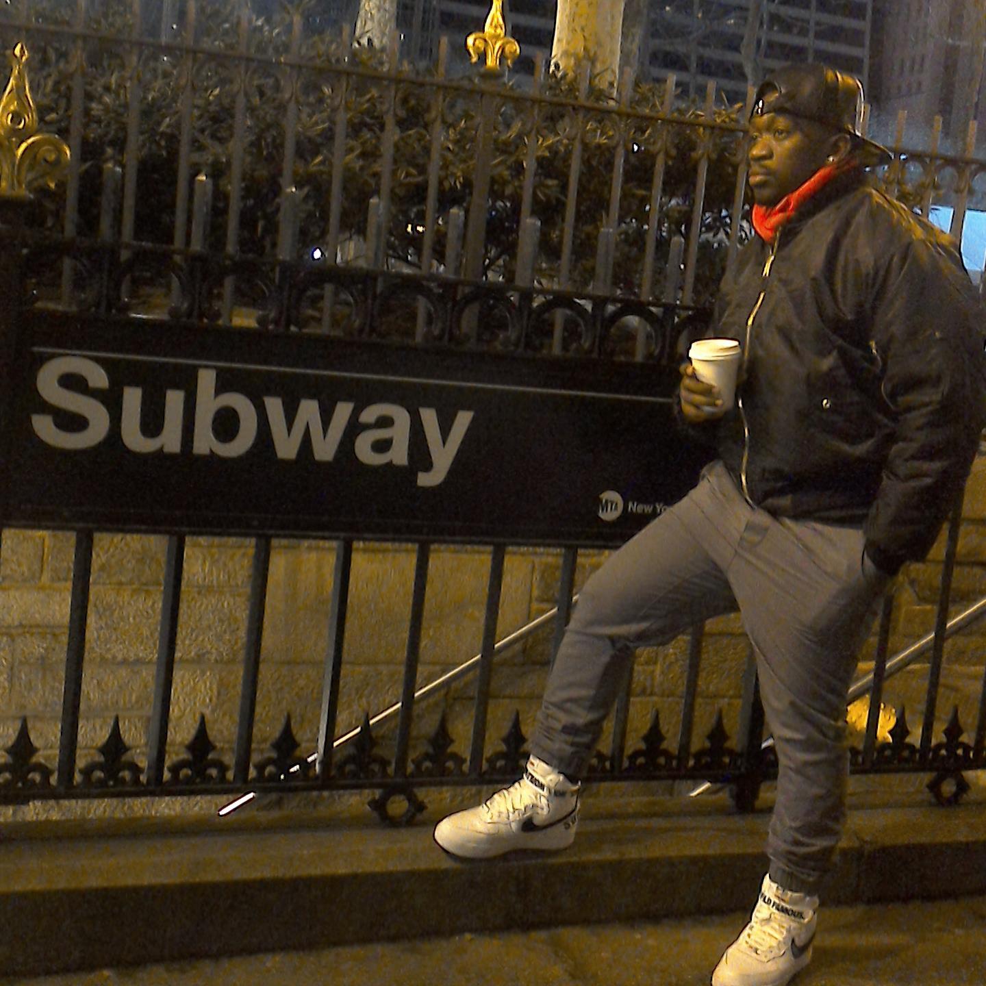 sam_sie81's profile picture. Founder of Bonjour Co. 
Co-Founder of Lucine used officefurniture 
Founder of Bonjour to the Past