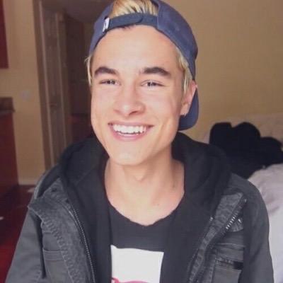 Hey! @hugs4lawley just gave you a free follow! please follow her back (not this account). have a nice day :)
