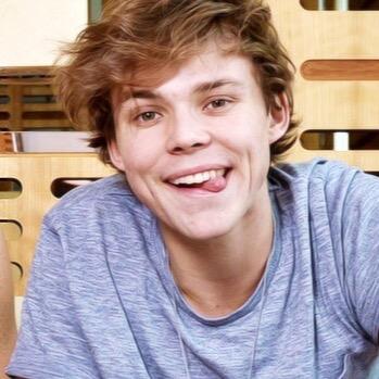 hey! @ashtonirwinhugs gave you a free follow! please follow her INSTEAD of this account