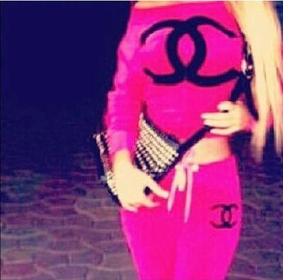 عنقه ومزيونه وكل الحلا فيني