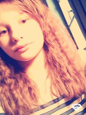 Tu me regardes, je te regarde. Tu me souris, je te souris. Tu crois que je t'aime, mais moi je t'emmerde...