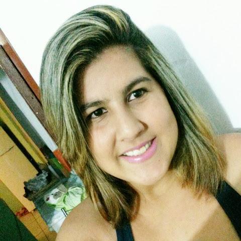 Amor não é se envolver com a pessoa perfeita, aquela dos nossos sonhos. Não existem príncipes nem princesas.Encare a outra pessoa de forma sincera e real.