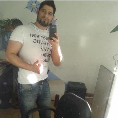 Tengo 2 noticias .La buena .Es que me gustas y la mala es que no voy a estar esperando a que te des cuenta !!