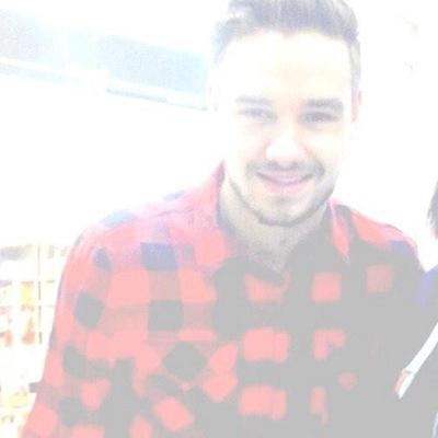 follow @LiamsoloHelp if u want a liam solo chat!