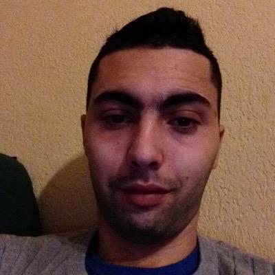 grand fan de minecraft et de pokemon