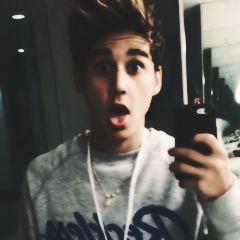 18 [W E R E W O L F] Aussie. 1/5 de Janoskians. Tengo un gemelo Jai, pero todos saben que soy más fabuloso que él •Camila my first love• “My anchor was Allison”