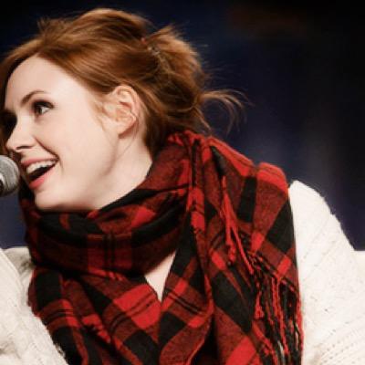 Baby, now take me into your loving arms. Kiss me under the light of a thousand stars. |[Not Karen Gillan.]|