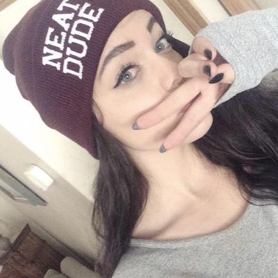 go follow @cashedcamila / give all free follows to @cashedcamila