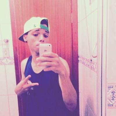 quem vive de orgulho morre de saudads