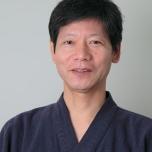 大阪市阿倍野区の整体院。イネイト整体天王寺あべの橋の院長です。  自分自身が交通事故によるむち打ち症で長年悩んでいましたが、この整体にめぐりあって悩みが改善されたのが嬉しくて是非この整体を多くの人に知って頂きたいと思い資格を取得し2012年６月から整体院を始めました。もしあなたが体調不良でお悩みでしたら是非ご相談下さい